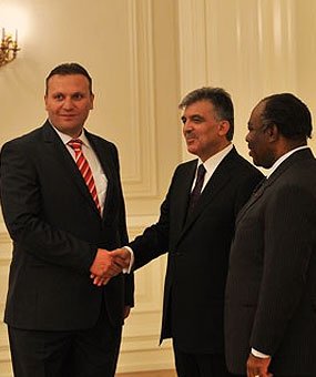 Karmod foi convidado para o palácio presidencial