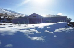 Karmod edifícios pré-fabricados novamente no topo; Novo estabelecimento para o centro de esqui na montanha Ergan