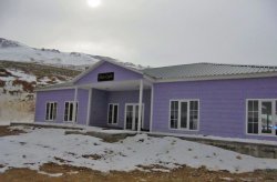 Karmod edifícios pré-fabricados novamente no topo; Novo estabelecimento para o centro de esqui na montanha Ergan